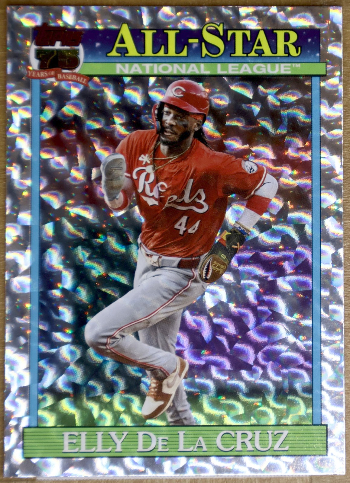 Topps Baseball 2026 #91ASC-19 Elly De La Cruz (Cincinnati Reds) — Foil sparkle / cracked-ice (acabado especial visible en todo el fondo; no hay paralelo registrado en el set para confirmar el nombre)